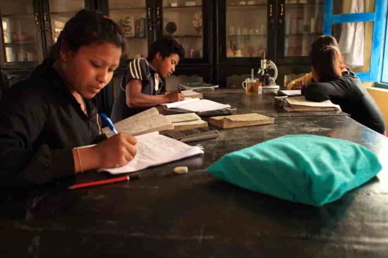 10th graders hard at work preparing for SLC in the Science Laboratory.