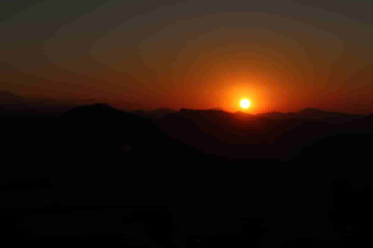 The early morning sun over Pokhara