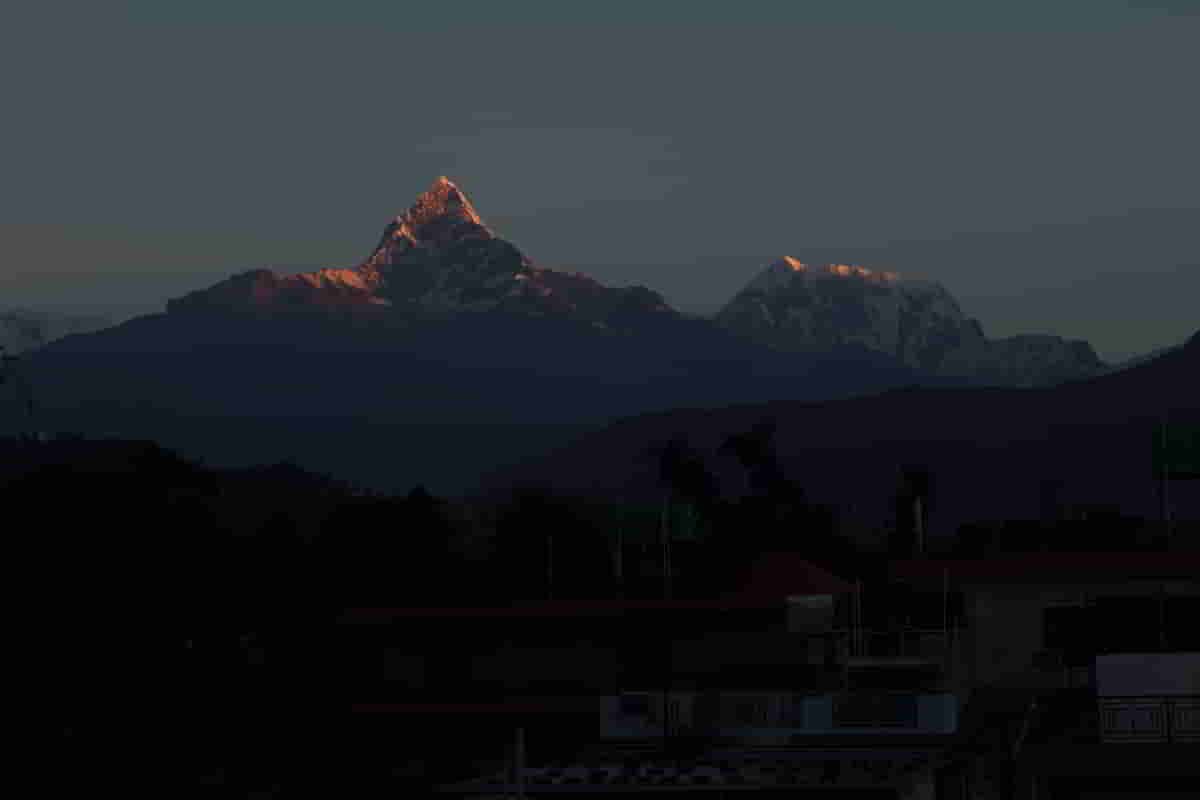 tihar-sunrise-over-annapurna-9778