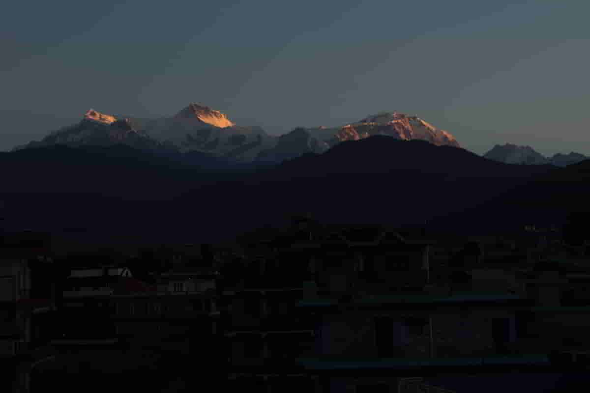 tihar-sunrise-over-annapurna-9779