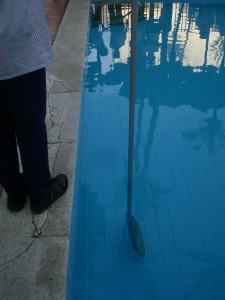 rod in pool vertical